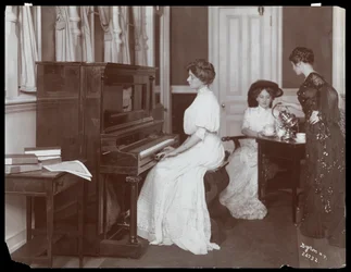Récital de piano mécanique, New York, 1907 (tirage gélatino-argentique)